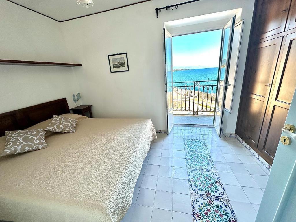 Molo Sea View Apartment Cefalù Eksteriør bilde
